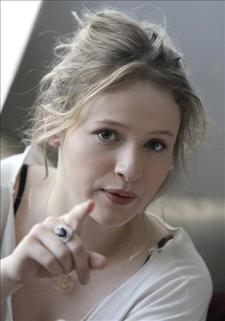 christa theret famille photos de christa theret christa theret famille photos de christa theret