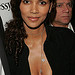 halle_berry_ring_cleavage13_lg