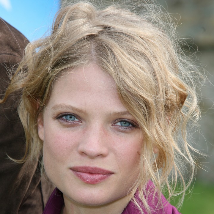 Melanie Thierry - Wallpaper Gallery