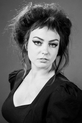  Angel Olsen évoque « All Mirrors » en streaming ou téléchargement 