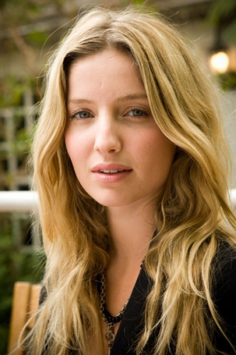 Annabelle Wallis